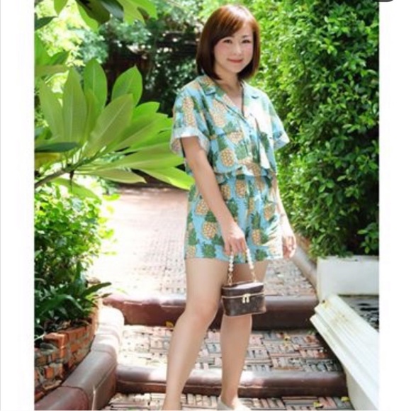 Zara pineapple print crop top and shorts set - Picture 4 of 14